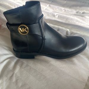 Mk low cut heel black